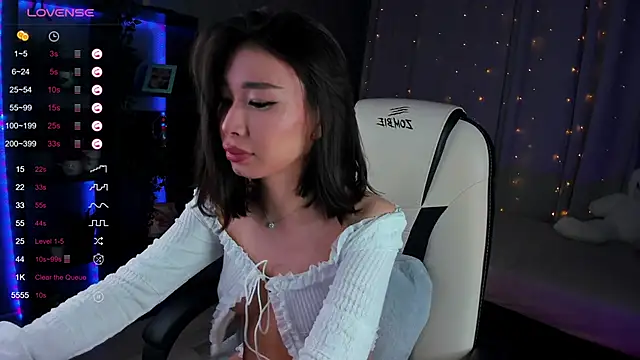 Snapshot of sensualily chatting on 03/12/25, 05:28 sensualily online show from 03/12/25, 05:28