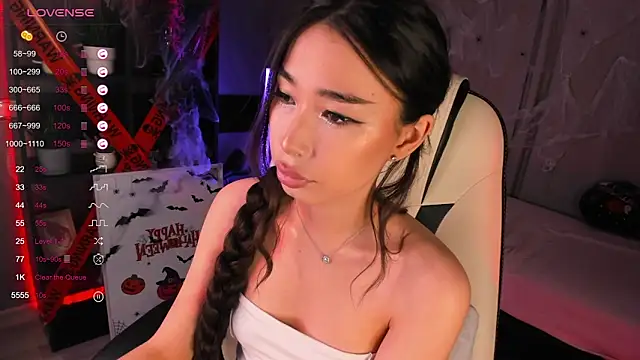 Snapshot of sensualily chatting on 10/28/25, 01:36 sensualily online show from 10/28/25, 01:36