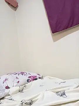 Hotpetite2024 online show from 09/17/25, 04:52