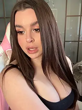 Snapshot of Chloe_your_Moyaz chatting on 02/15/25, 12:11 Chloe your Moyaz online show from 02/15/25, 12:11