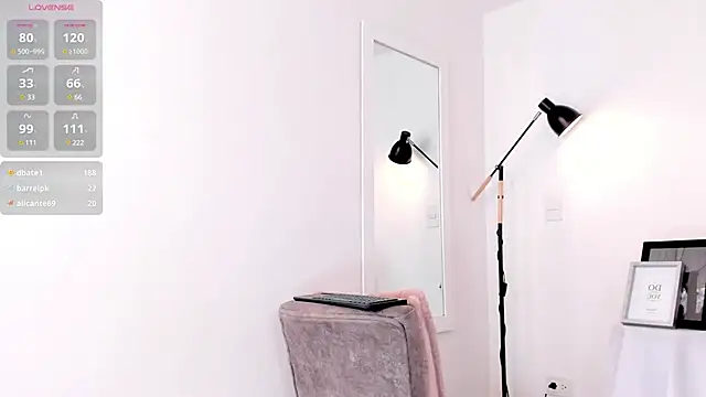 Snapshot of Hannaos chatting on 12/14/24, 06:30 Hannaos online show from 12/14/24, 06:30