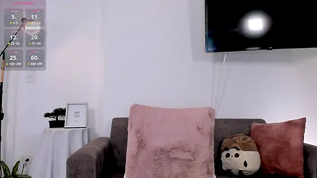 Snapshot of Hannaos chatting on 12/16/24, 12:49 Hannaos online show from 12/16/24, 12:49