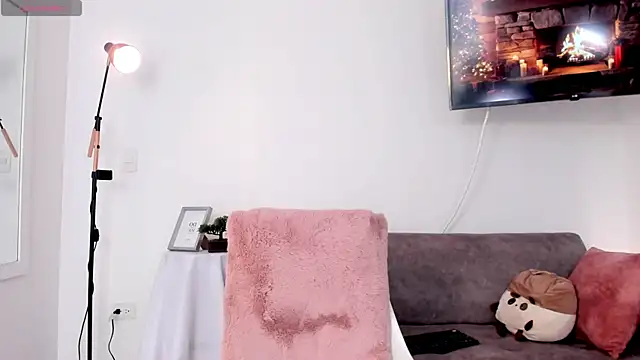 Snapshot of Hannaos chatting on 12/22/24, 06:26 Hannaos online show from 12/22/24, 06:26