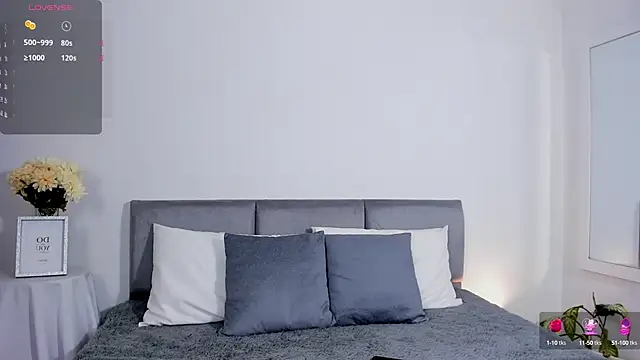 Snapshot of Hannaos chatting on 10/16/25, 11:22 Hannaos online show from 10/16/25, 11:22