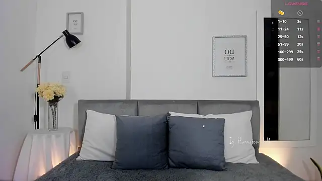 Snapshot of Hannaos chatting on 11/12/25, 11:10 Hannaos online show from 11/12/25, 11:10