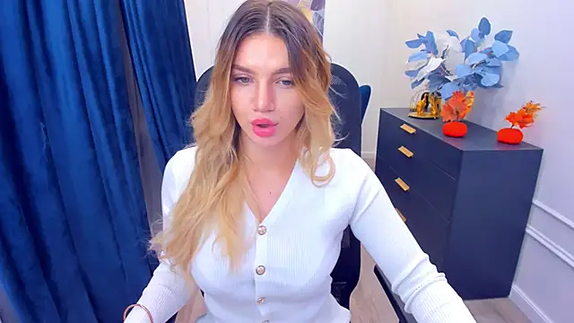SelenaeMoore online show from 10/16/25, 03:40