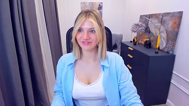 Snapshot of SelenaeMoore chatting on 05/08/26, 03:45 SelenaeMoore online show from 05/08/26, 03:45