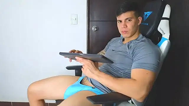 Snapshot of Ethanstill1 chatting on 12/07/24, 05:31 Ethanstill1 online show from 12/07/24, 05:31