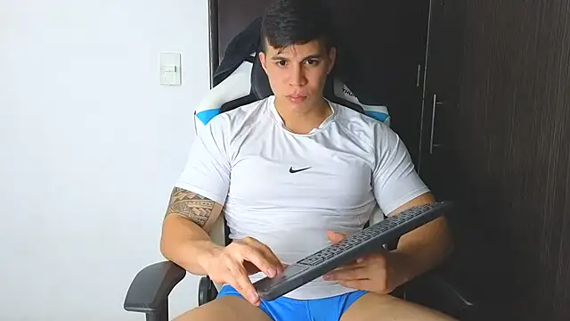 Snapshot of Ethanstill1 chatting on 12/13/24, 03:49 Ethanstill1 online show from 12/13/24, 03:49