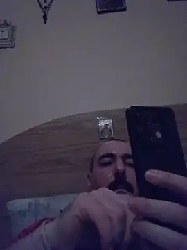 Snapshot of Maryo0001 chatting on 11/15/25, 01:36 Maryo0001 online show from 11/15/25, 01:36