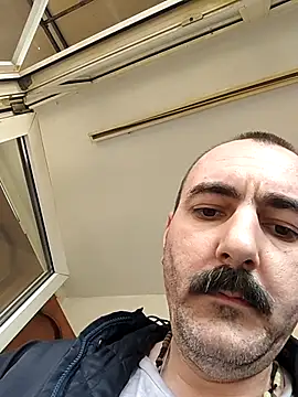 Snapshot of Maryo0001 chatting on 11/21/25, 11:31 Maryo0001 online show from 11/21/25, 11:31