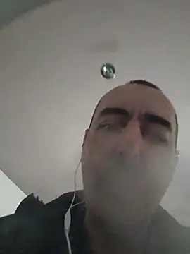 Snapshot of Maryo0001 chatting on 12/20/25, 11:06 Maryo0001 online show from 12/20/25, 11:06