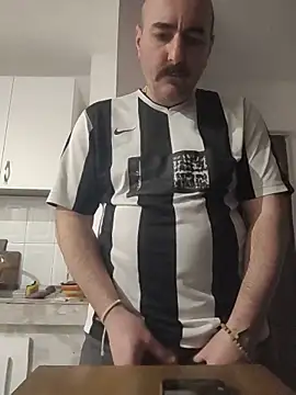 Snapshot of Maryo0001 chatting on 02/11/26, 11:43 Maryo0001 online show from 02/11/26, 11:43