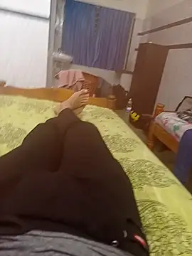 Snapshot of littlehornysons chatting on 02/01/25, 07:34 littlehornysons online show from 02/01/25, 07:34