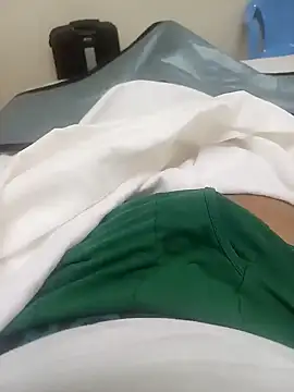 Snapshot of littlehornysons chatting on 02/14/25, 05:25 littlehornysons online show from 02/14/25, 05:25