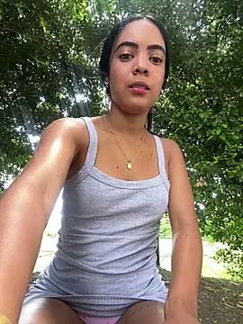 NAUGHTY LITTLE 18 online show from 04/11/26, 04:33