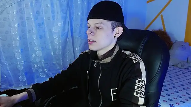 Matthew Boy  online show from 12/19/24, 07:18