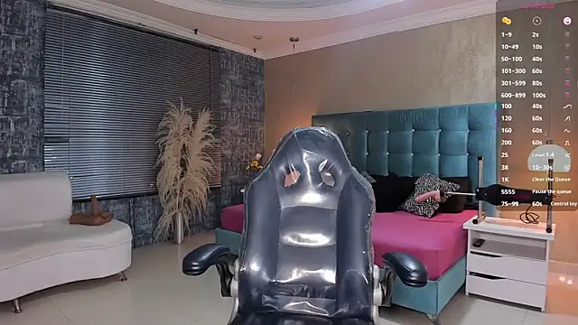 Snapshot of MelanieRioss chatting on 09/21/25, 01:02 MelanieRioss online show from 09/21/25, 01:02