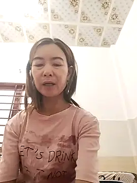 Snapshot of Sexy-ladyboobs20 chatting on 10/31/25, 01:39 Sexy-ladyboobs20 online show from 10/31/25, 01:39