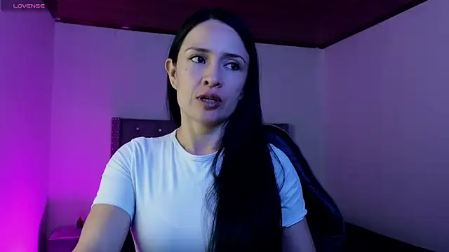 Snapshot of cristal_hilton_10 chatting on 12/14/25, 05:46 cristal hilton 10 online show from 12/14/25, 05:46