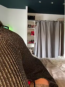 Snapshot of lynagreen01 chatting on 02/20/25, 12:04 lynagreen01 online show from 02/20/25, 12:04