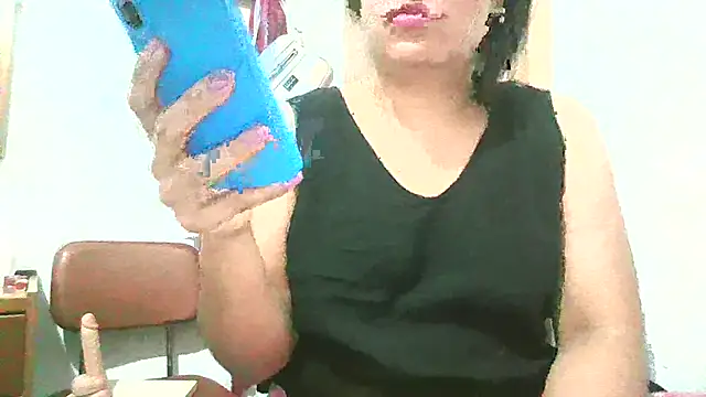 Snapshot of katymojadit chatting on 11/24/25, 09:25 katymojadit online show from 11/24/25, 09:25