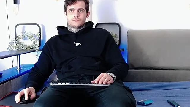 Snapshot of CarterCole chatting on 02/27/25, 08:06 CarterCole online show from 02/27/25, 08:06