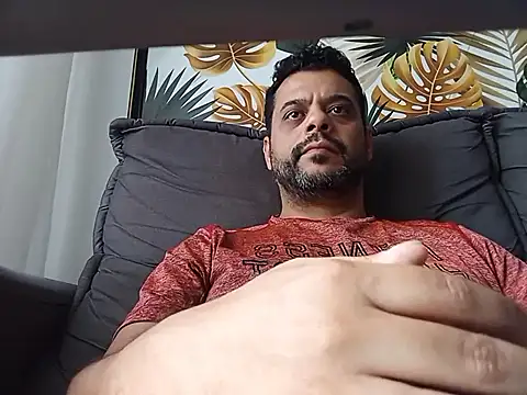 Snapshot of HornyBeachBoyBR chatting on 11/08/25, 01:55 HornyBeachBoyBR online show from 11/08/25, 01:55