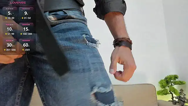 Snapshot of RawAdam chatting on 11/17/25, 06:35 RawAdam online show from 11/17/25, 06:35