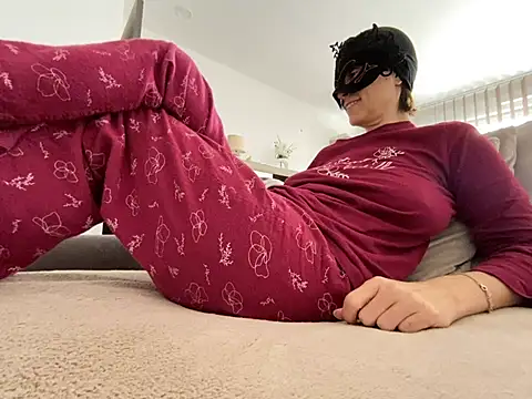 Marilou1983 online show from 02/26/25, 01:19