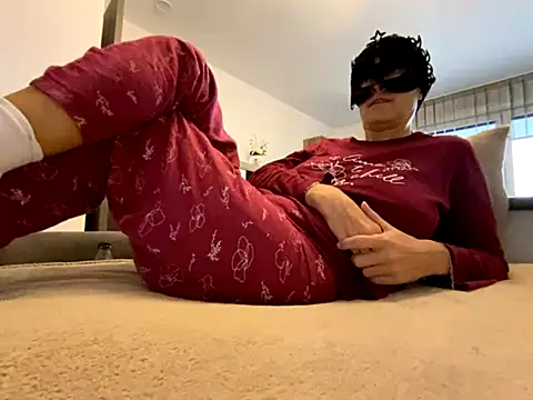 Marilou1983 online show from 11/08/25, 08:14