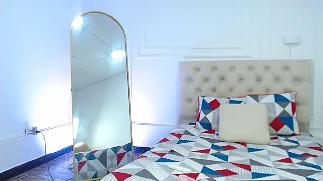 Snapshot of lola_red95 chatting on 12/18/25, 10:54 lola red95 online show from 12/18/25, 10:54