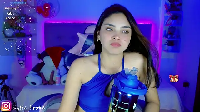 Snapshot of Kylie_brokee chatting on 12/20/24, 03:14 Kylie brokee online show from 12/20/24, 03:14