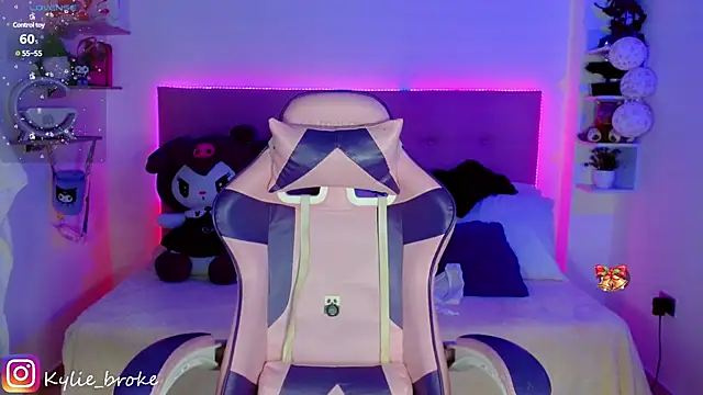 Snapshot of Kylie_brokee chatting on 01/06/25, 03:09 Kylie brokee online show from 01/06/25, 03:09