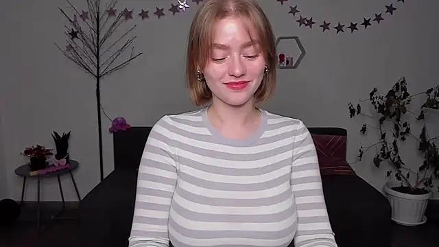 Snapshot of AidaPerry chatting on 12/12/24, 05:59 AidaPerry online show from 12/12/24, 05:59
