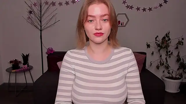Snapshot of AidaPerry chatting on 12/27/24, 03:04 AidaPerry online show from 12/27/24, 03:04