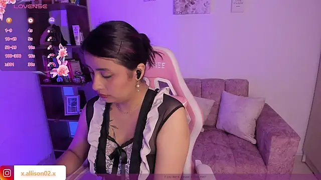 Snapshot of x_allison chatting on 09/30/25, 11:43 x allison online show from 09/30/25, 11:43