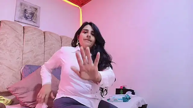  Marcela   online show from 04/25/26, 11:46