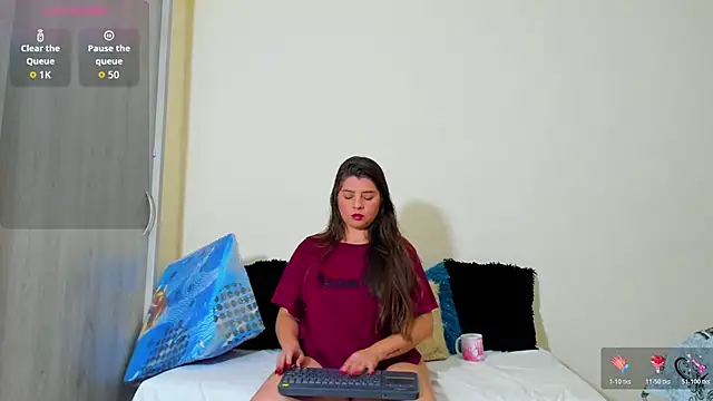 Snapshot of ValeryJohanson_ chatting on 12/19/25, 11:23 ValeryJohanson online show from 12/19/25, 11:23