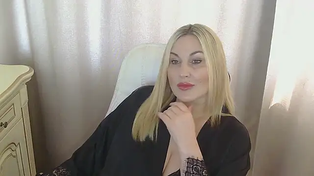 Snapshot of FOX-ME chatting on 05/07/26, 06:41 FOX-ME online show from 05/07/26, 06:41