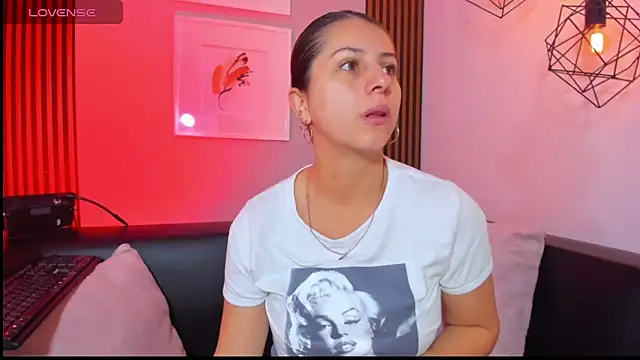 Nahiajhonson  online show from 02/18/26, 12:12