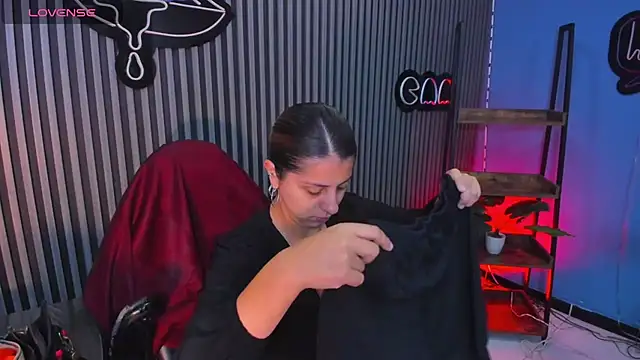 Nahiajhonson  online show from 02/26/26, 12:15