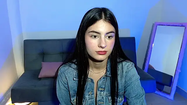 Snapshot of Antonella_666 chatting on 10/17/25, 04:04 Antonella 666 online show from 10/17/25, 04:04