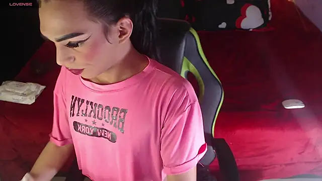 Snapshot of MARGOTFERRER chatting on 11/13/25, 05:17 MARGOTFERRER online show from 11/13/25, 05:17