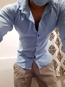 Snapshot of Guyinshortss chatting on 09/20/25, 08:32 Guyinshortss online show from 09/20/25, 08:32