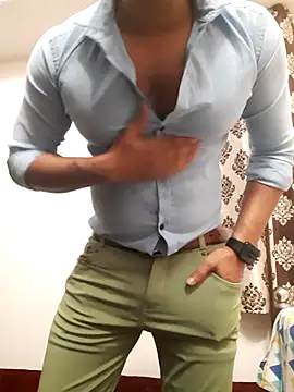 Snapshot of Guyinshortss chatting on 11/21/25, 07:56 Guyinshortss online show from 11/21/25, 07:56