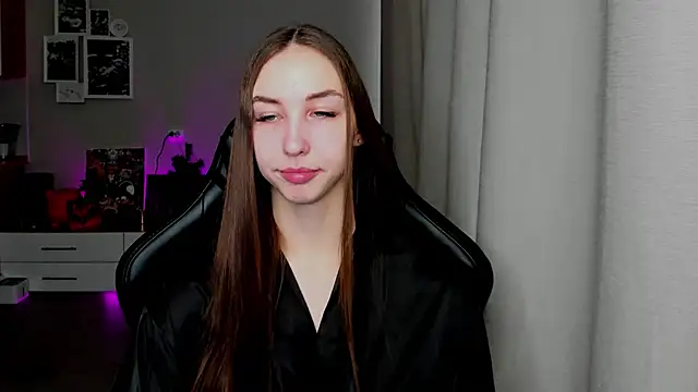 Snapshot of Sm0ly chatting on 04/01/26, 02:45 Sm0ly online show from 04/01/26, 02:45