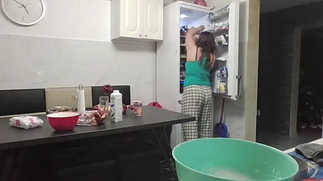 Snapshot of milfmomxx chatting on 12/12/24, 01:49 milfmomxx online show from 12/12/24, 01:49