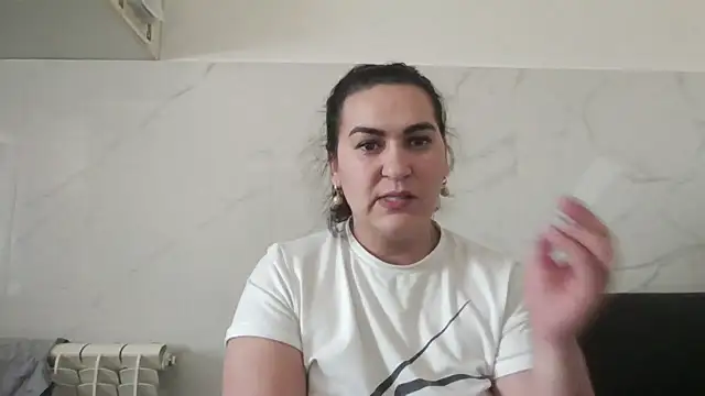 Snapshot of milfmomxx chatting on 03/22/25, 10:39 milfmomxx online show from 03/22/25, 10:39