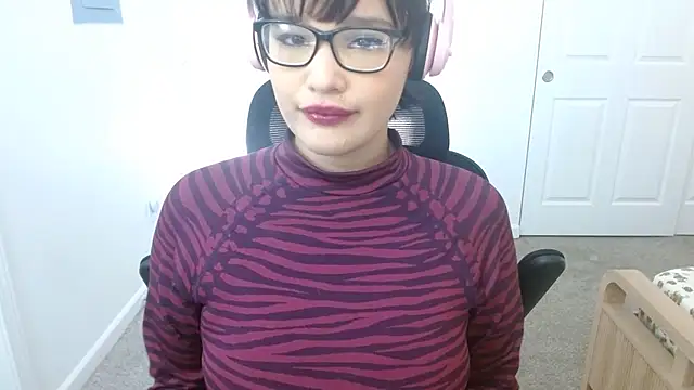 Snapshot of nomichuu chatting on 07/19/26, 10:24 nomichuu online show from 07/19/26, 10:24
